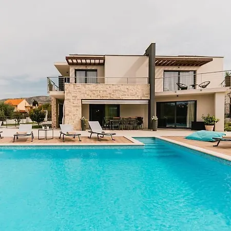 Amazing B4 With Pool&sauna