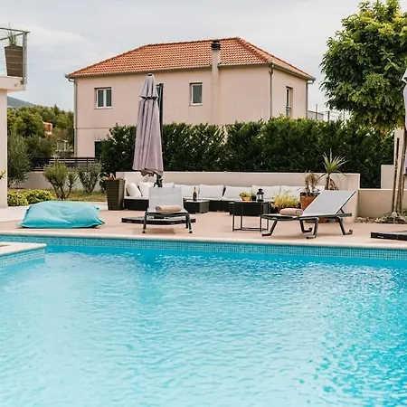 Amazing B4 With Pool&sauna