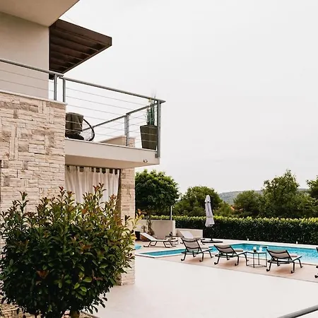 Amazing B4 With Pool&sauna