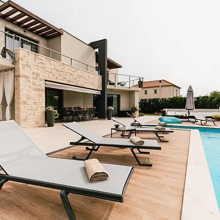 Amazing B4 With Pool&sauna